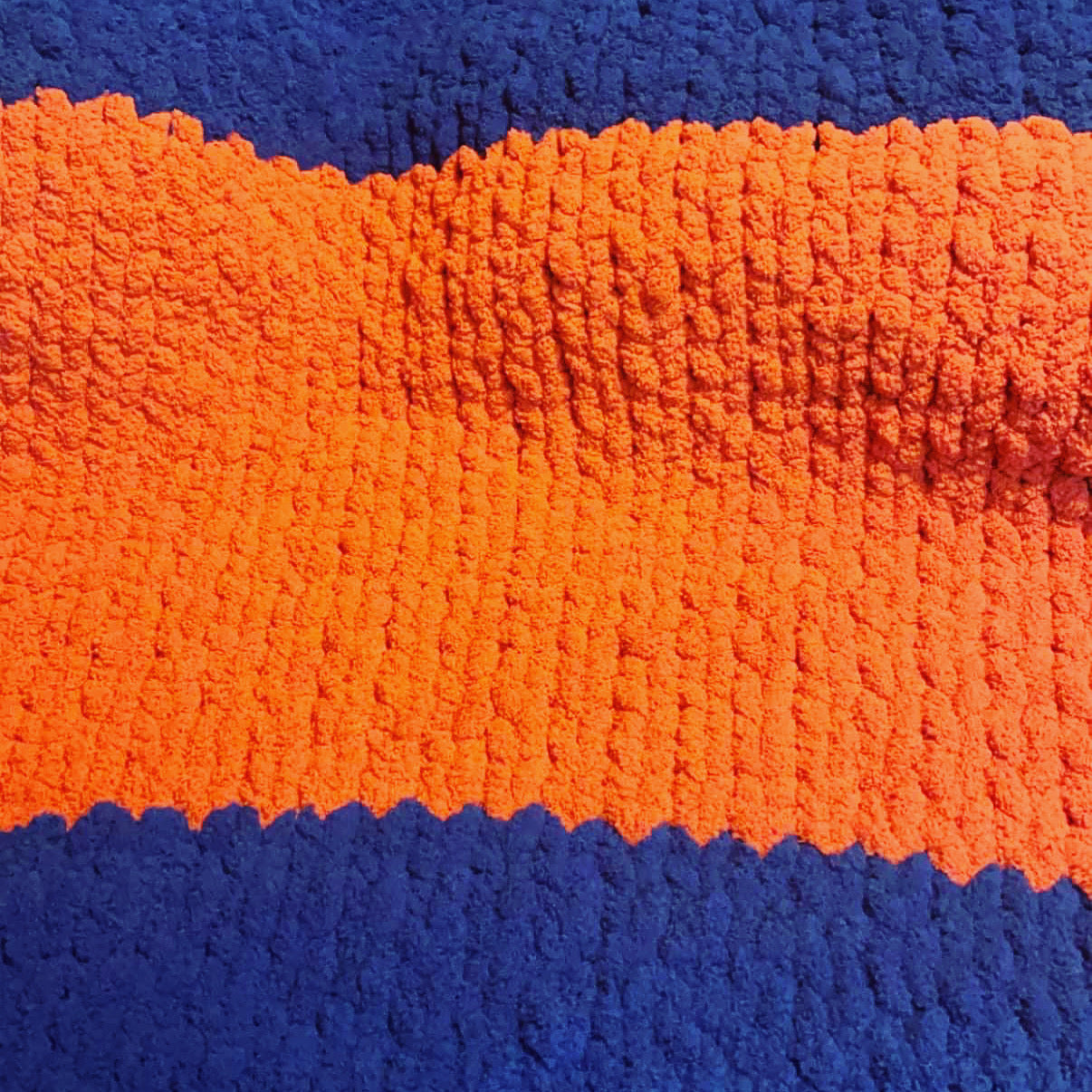 COUCH THROW: BLOCKED COLOR